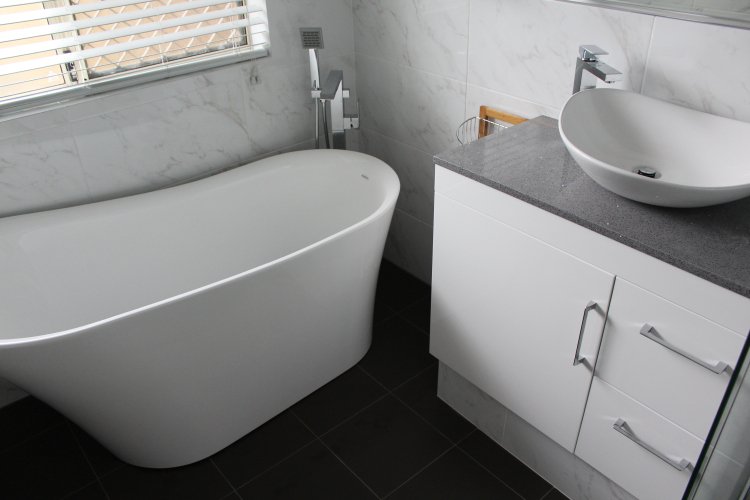 How to Select the Right Type of Bath On The Ball Bathrooms