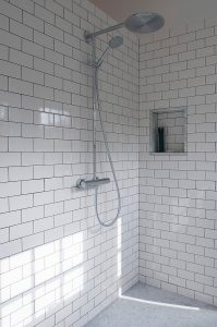 IT’S BLACK OR WHITE? GROUTING ADVICE