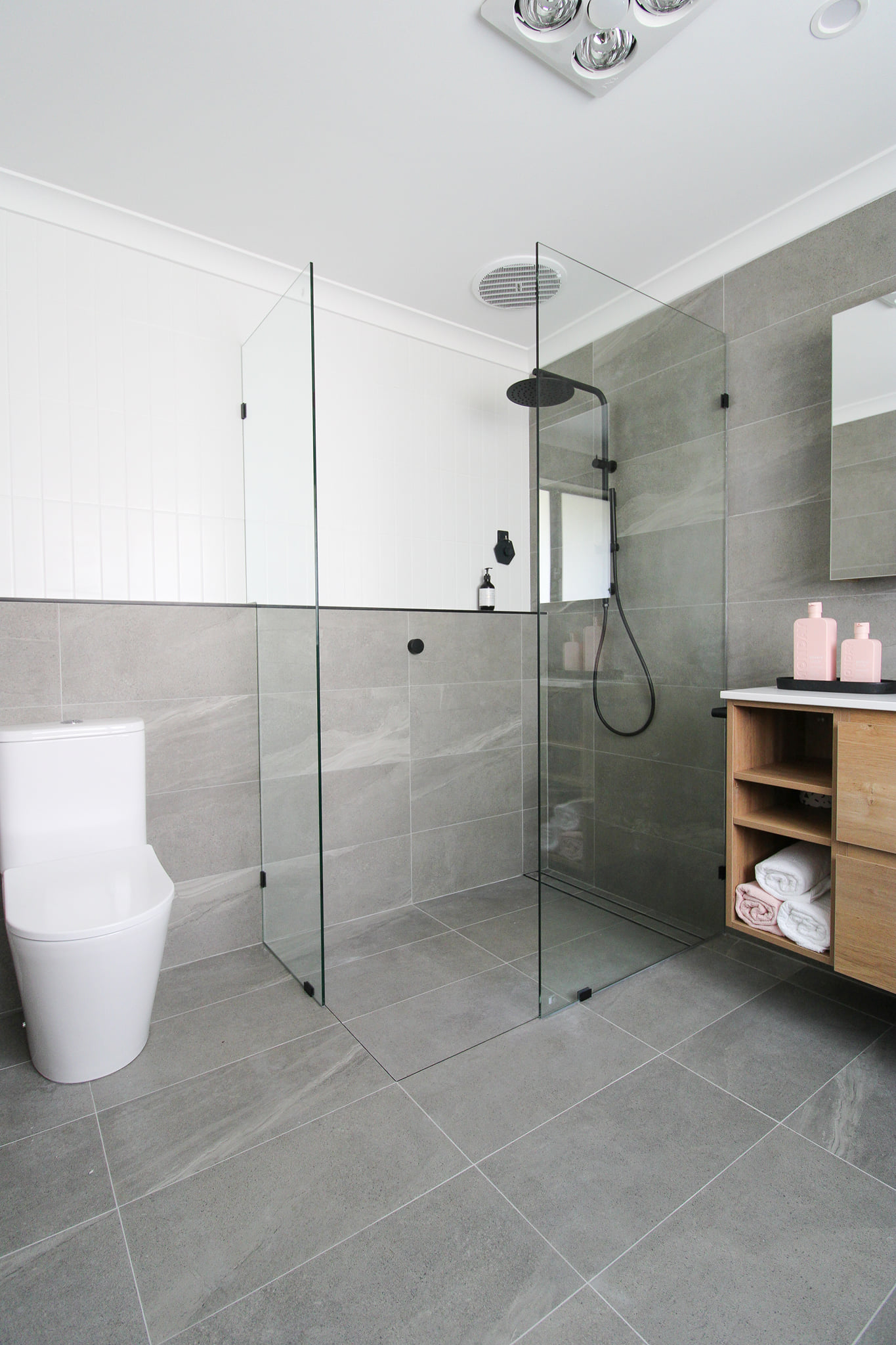 The Shower Ledge Best Alternative To A Shower Niche On The Ball